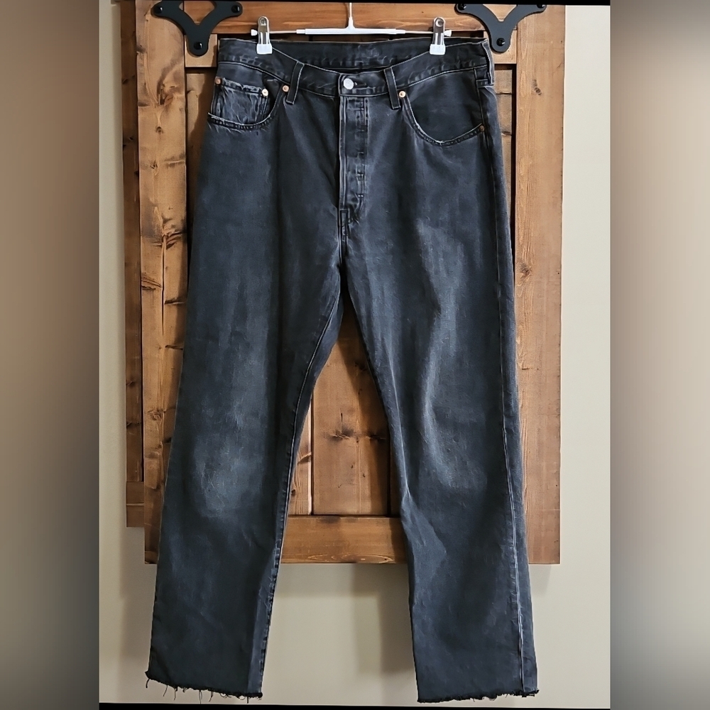 Levi's 501 Womens Black High Rise Cropped Distressed Hem Jeans Size W32L28